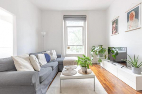 Contemporary 1 Bedroom Apartment in Heart of Shepherds Bush